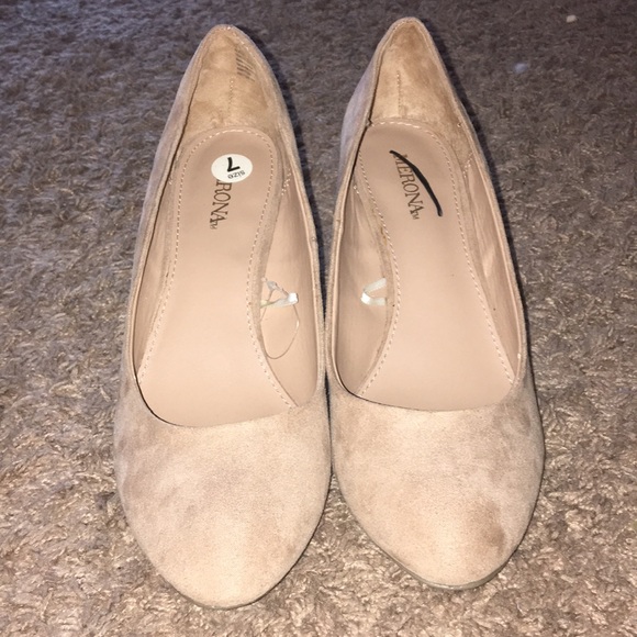 Nude wedge heels! - Picture 2 of 5